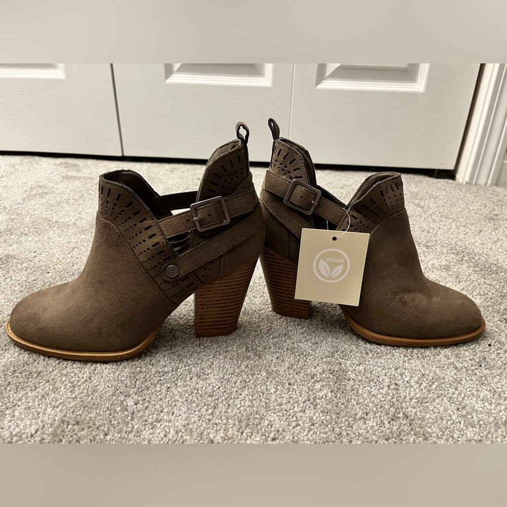 NWT daisy fuentes Suede Western Boots Size 7